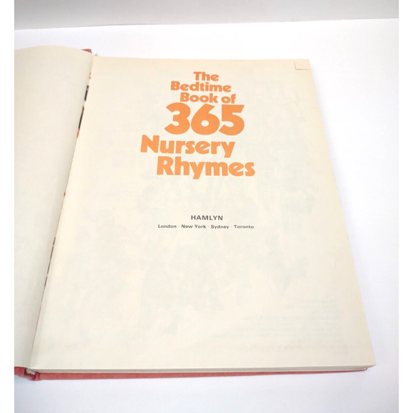 Vintage 1972 Bedtime Book of 365 Nursery Rhymes Hardback - Ann Evans - Picture 10 of 12